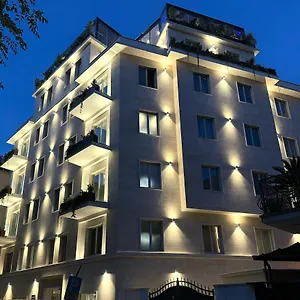 J Maluni Hotel Roma